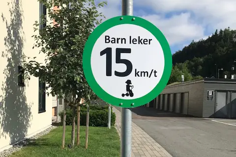 Skilt i boligområde